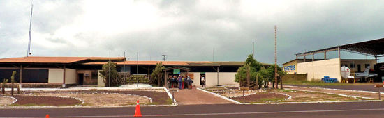 (Inter)National Airport Galapagos Island - San Cristobal
...und ich dachte unser Flughafen in Graz ist klein,.....