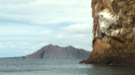 Leon Dormido - Blick auf Cerro Brujo auf San Cristobal