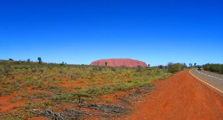 Der erste Blick auf den Uluru.