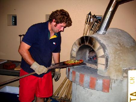 Zur Begruessung gab es Pizza aus dem hauseigenen Pizzaoffen!