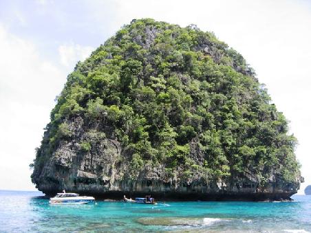 Felsen vor Phi Phi Le