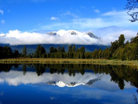 Matheson See mit Blick auf die Berge.