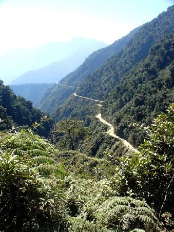 Der Anfang der "Death Road"!! Aber es wird noch besser...
