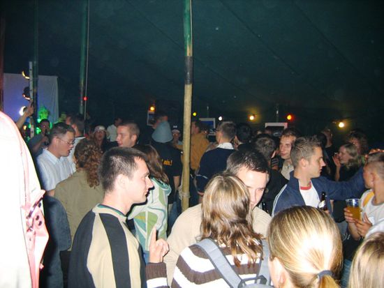 Das Zelt war voll und die Stimmung begann zu kochen!