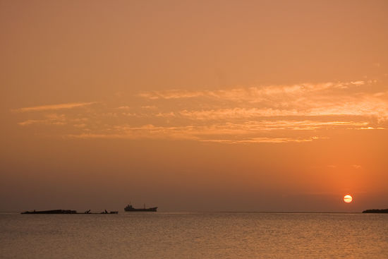 Lipstick Sunrise mit Wracks vor Massawa.