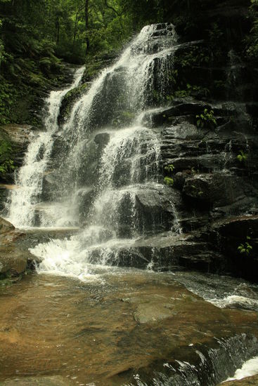 Ein kleiner Wasserfall auf der Wanderung zu den Wentworth falls