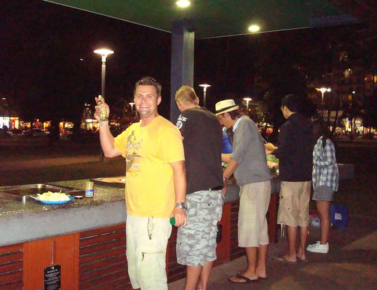 Die Männer am Grill