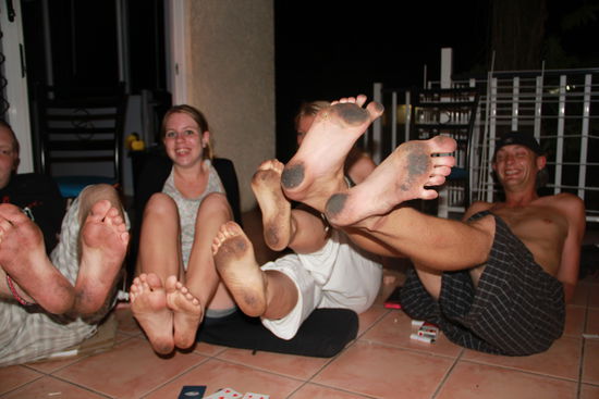 UNSERE KLEINEN DRECKIGEN HOBBITFÜßE