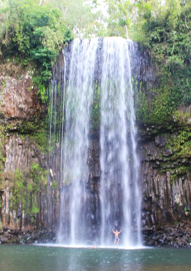 Tippi hinterm Wasserfall