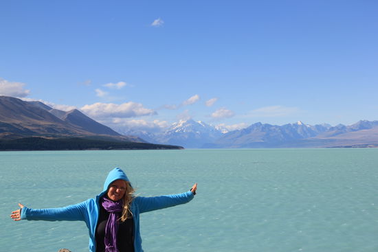 ich weiß nicht was blauer ist der Himmel oder der See?...Ganz hinten im Bild ist der Mt. Cook!