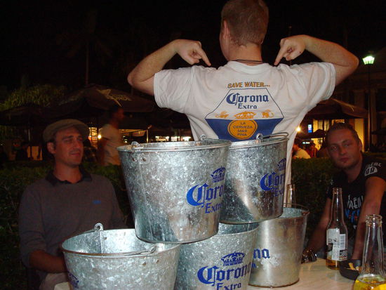 eigentlich wollten wir nur ein Corona trinken gehen