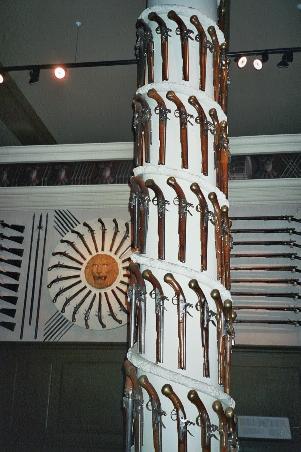jede Menge Waffen im Tower