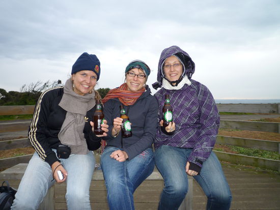 corine aus holland bei der pinguine parade, wir haben es uns ein wenig gemütlich gemacht. mit chips und bier