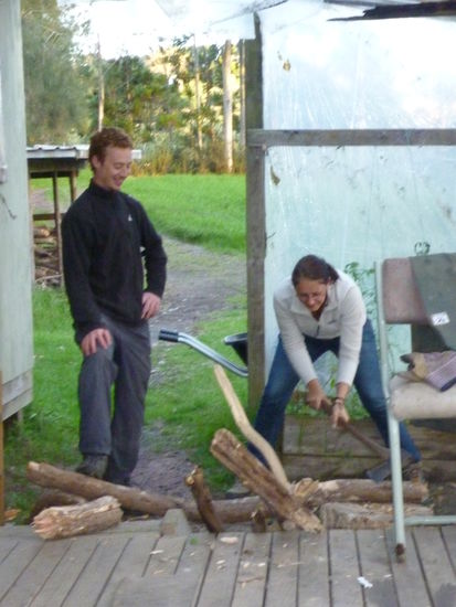 beim holzhacken mit stumpfer axt