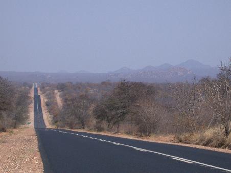 Schnurgerade Strasse auf dem Weg nach Graskop