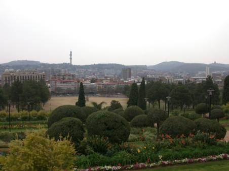 Gartenanlage der Union Buildings und
Blick ueber die Stadt