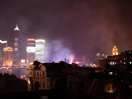 Blick von der Dachterasse (Rauch von einem weiteren Feuerwerk)