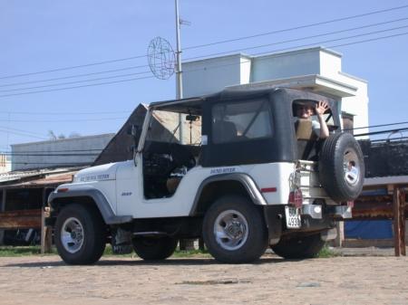 Gepflegter Ami-Jeep (30 Jahre alt)