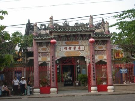 Tor zu einem chinesischen Tempel (dieses ist besser erhalten)