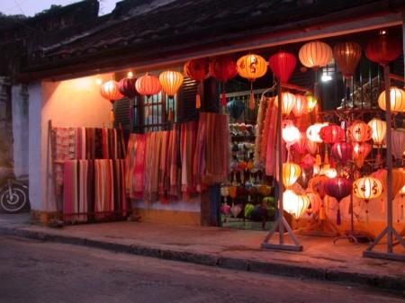 Lampion- und Seideladen