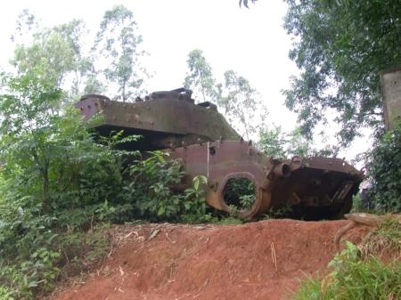 Panzerreste in der U.S. Doc Mieu Fire Base