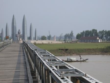 Ben Hai River & Hien Luong Bridge