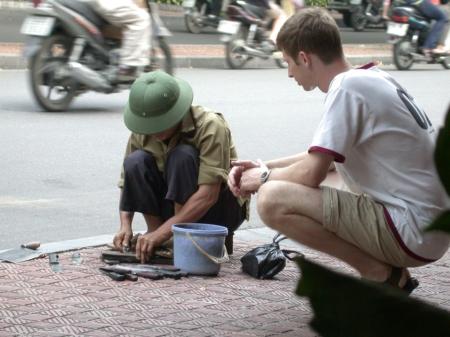 Das Messer in unserem Multitool wird auf vietnamesische Art nachgeschliffen