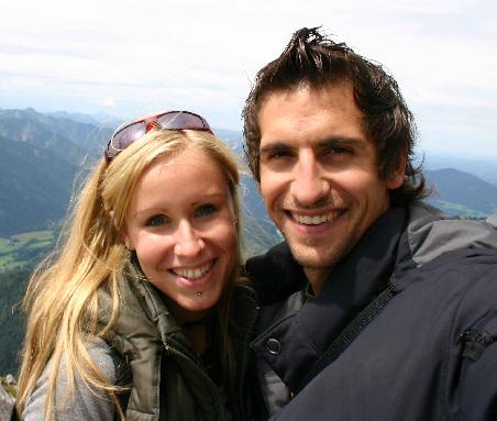 In den Alpen hatte die beiden noch gut lachen ;O) In Thailand bleibt die Jacke zuhause.