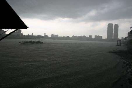Was heisst hier waehrend dem Monsum sollte man nicht nach Thailand? Ist doch nach ner Stunde wieder vorbei!