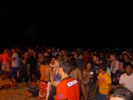 Ein Strand fuer sooooo viele Leute!