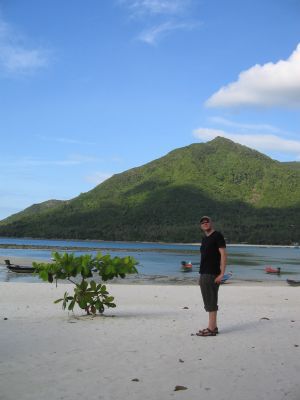 das war noch auf koh phangan ... am 'malibu-beach' ... sehr schoen, aber keine menschenseele da