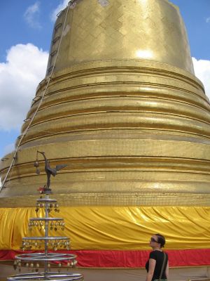 oben am golden mount, in diesem chedi befindet sich eine reliquie von buddha