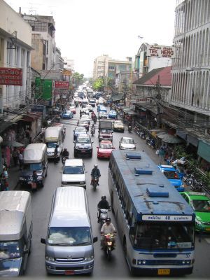 chinatown von einer fussgaengerbruecke (es gibt hier keine fussgaengerampeln...)