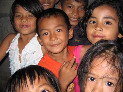 ... thaikinder stehen auf digicams ... ich haette die ganze nacht weiter fotografieren koennen.
