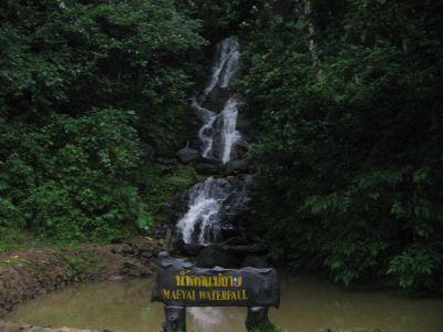 maeyal waterfalls ... durch den bau der strasse vor 10 jahren leider nicht mehr so lang.
