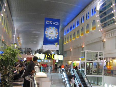 airport dubai um 2:30 nachts