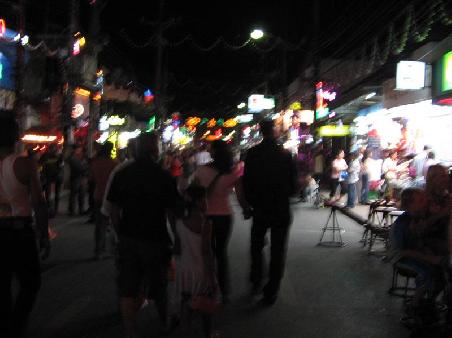 nachts in patong auf der partymeile