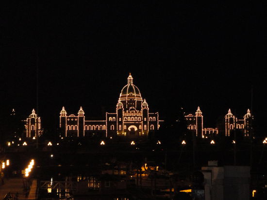 Das Parlamentsgebäude bei Nacht