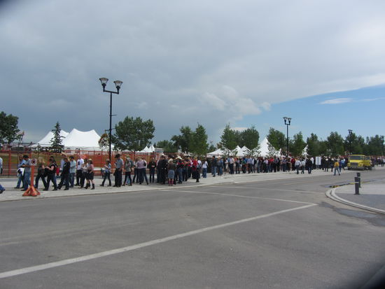Schlange stehen am falschen Gelände