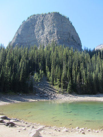 Mirror Lake, hälfte geschafft. Hier haben wir noch rumgescherzt das wir noch auf den Berg dahinter steigen, kurze Zeit später waren wir wirklich oben