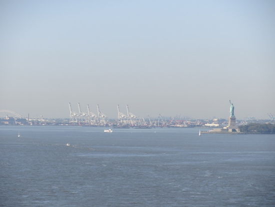 mit Blick auf die Freiheitsstatue