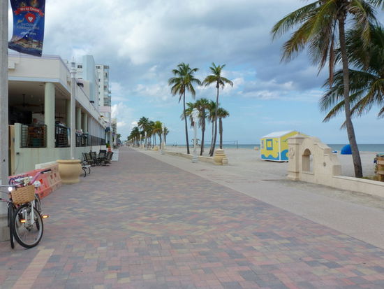 die Strandpromenade in Hollywood