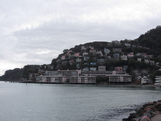 Sausalito, kleines-gemütliches Fischerdörfchen am anderen Ende der Golden Gate Bridge