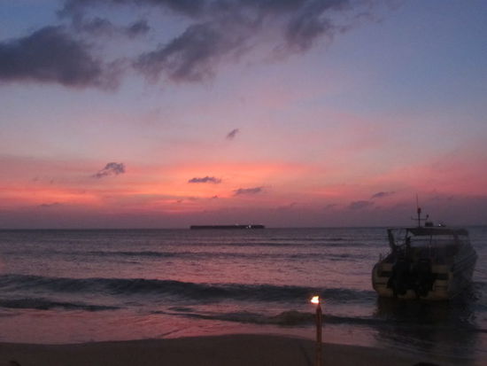 den Abend dann gemütlich am Strand entspannen