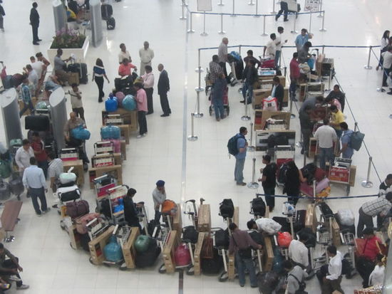 Flughafen Bangkok, Kaufrausch in Sachen Fernseher