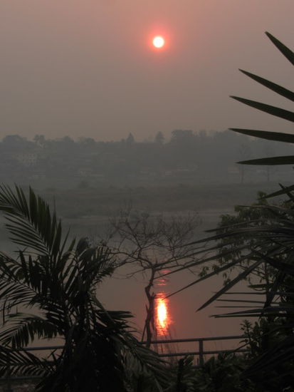 mit Blick auf den Mekong und Laos