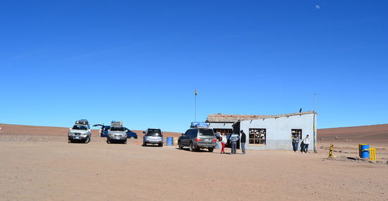 Hier heisst es Abschied nehmen ... 3 wunderschöne Tage gehen zu Ende und wir reisen weiter nach Chile, die Anderen zurück nach Uyuni.
Der Abschied fällt uns allen schwer ... wir hatten viel Spass zusammen
