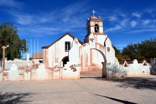 Die im 17. Jh. aus Lehmziegel erbaute Iglesia San Pedro.