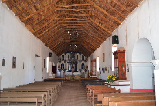 Bei betreten der Kirche merkt man ihr ihr Alter an ... die Bodenbretter knirschen und knattern.