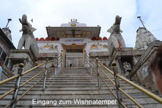 Und wie kann es andrs sein: Ein Tempel...